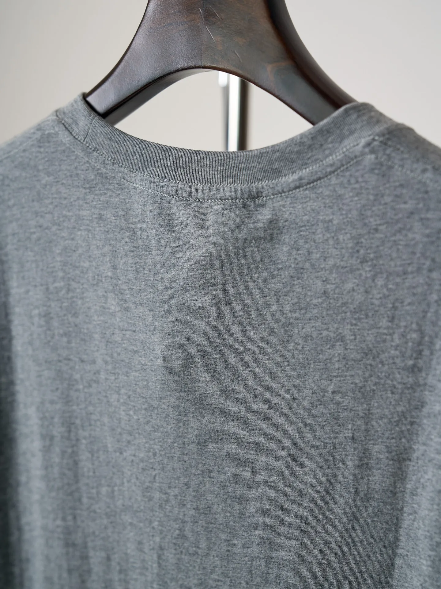 VALENTINO/ T 【In Stock】S M L XL Classic VLOGO SIGNATURE VLOGOSIGNATURE